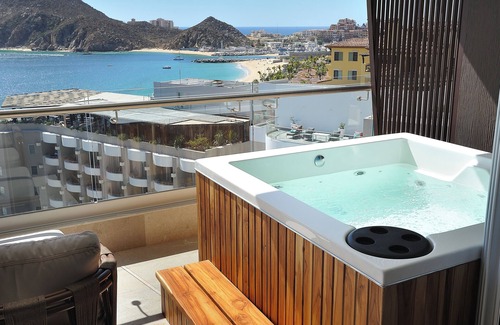 El Medano Ejidal Apartment | Discover the Vast, Blue Ocean! Swimming Pools, Spa, Pet-friendly, Beachfront!