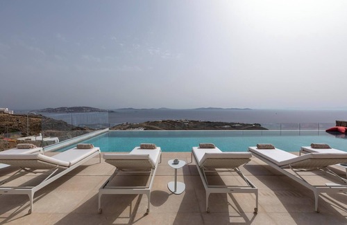 Agios Stefanos Villa | Discover Tranquility and Elegance by the Aegean Blue!
