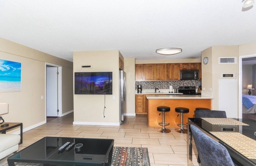 Kaka'ako Condo | Discovery Bay Waikiki, 2BR 2BA, close to beach, free parking, washer/dryer, cable & streaming TV!