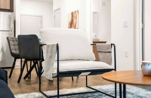 Bay Lake Apartment | Disney Getaway King Bed Pet Friendly Amenities