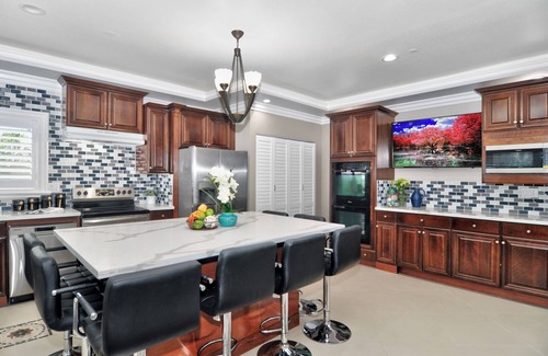Fountain Valley House | Disney/Huntington Beach New Luxury Guesthouse