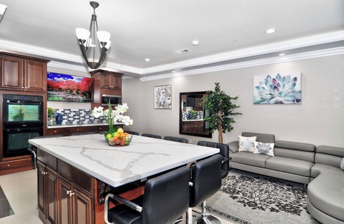 Fountain Valley House | Disney/Huntington Beach New Luxury Guesthouse