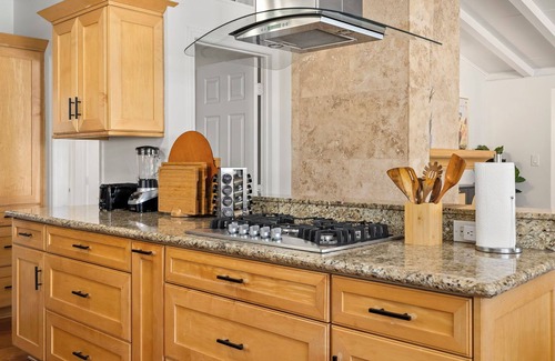 Southwest Anaheim Bed & Breakfast | Disney Jungle Escape: Hot Tub, Games & King Beds