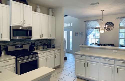 West Kissimmee Villa | Disney mins Luxury 7 Bed Villa Prvt Pool Spa Cinema & Lake in Gated Formosa Gdns