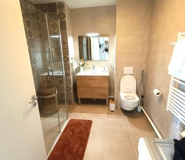 Chessy Apartment | Disney T3 LUXE neuf 6P 2 ch 2 salle de bain parking privé en sous sol lit bébé C105