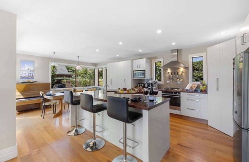 Lower Shotover House | Distinctive Detached Home Luxury Spa