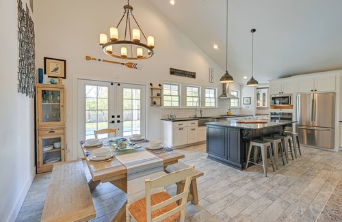 Hampton Bays House | Distinctive Hamptons Home w/Pool Near Bay, Ocean