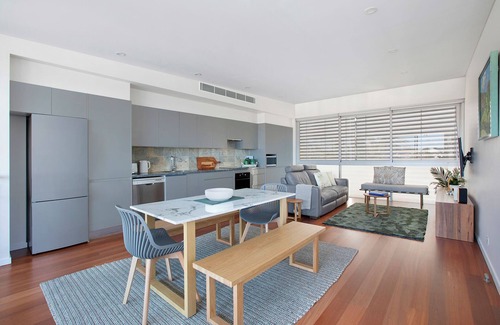 Randwick House | District & ocean views close to Bronte Beach