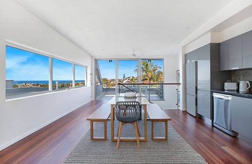 Randwick House | District & ocean views close to Bronte Beach