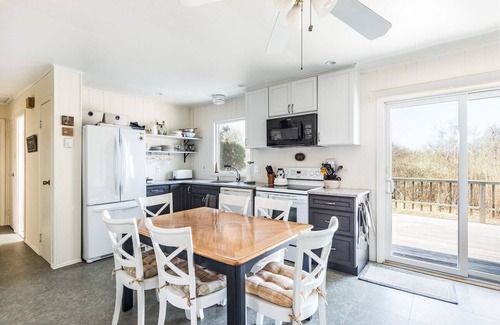 Montauk House | Ditch Plains Cottage, Montauk NY 2bedroom/1 bath short walk to Surfer's beach