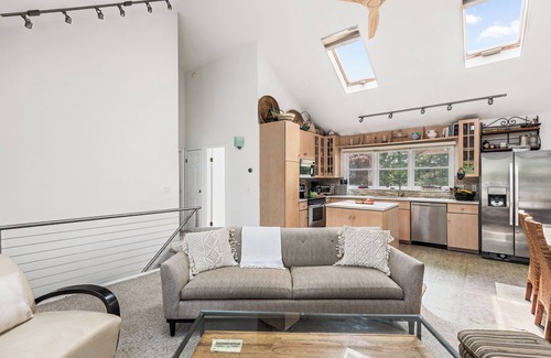Montauk House | Ditch Plains Retreat, Surfer's Paradise, Walk To The Beach, Family Friendly Home