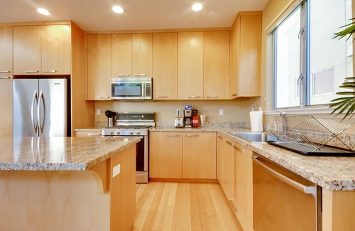 Menlo Park House | Divine Menlo Park 3BR w/Balcony, Patio & Garden, nr Shops, by Blueground