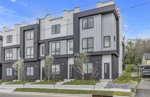 Katie Hill Neighborhood House | Dixieland Delight @ Skyline