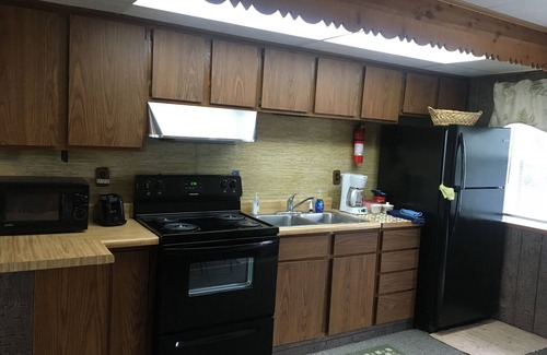 Gaylord Resort | Dixon Lake Resort: Full Kitchen Lakefront scenic unit