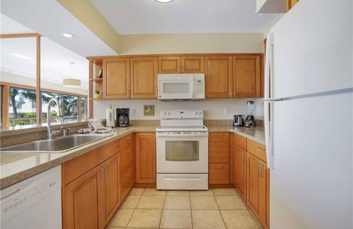 Wailua Condo | Dlx 2Br Oceanview Kauai Condo.Steps to the sand