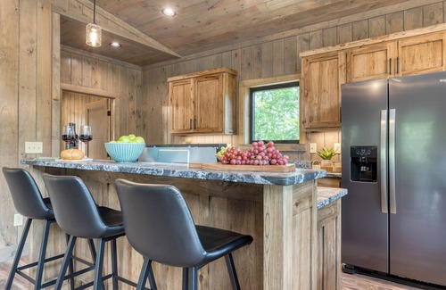 Cosby Cabin | Do Good Holler by AvantStay | Newly Built Luxe Cabin | Hot Tub, Views, Game Room