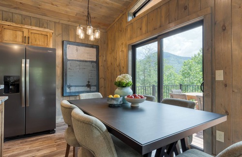 Cosby Cabin | Do Good Holler by AvantStay | Newly Built Luxe Cabin | Hot Tub, Views, Game Room