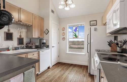 Slidell House | Do Jazz Fest and French Quarter then come back to peace & quiet!