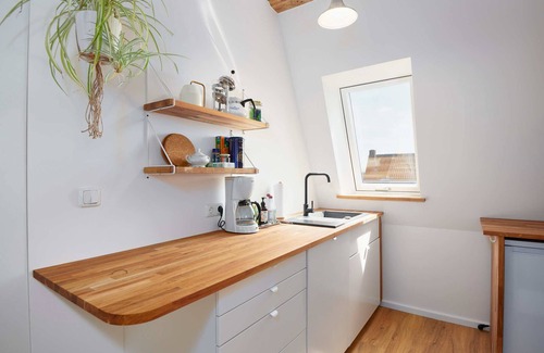 Heikendorf Apartment | Dock 53 - 2-room apartment with gallery for up to 5 people in a prime location in H