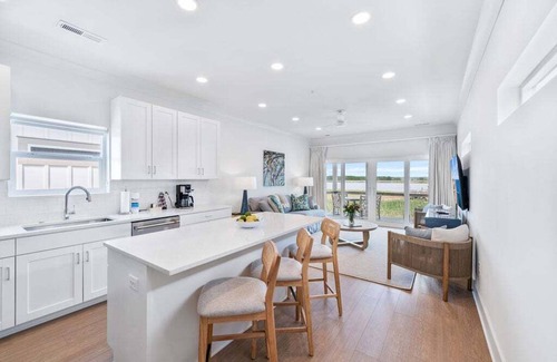 Georgetown House | Dock and Dwell at the Winyah Bay Club, Pool, Outdoor Lounge/Grill and Boat Slip included!