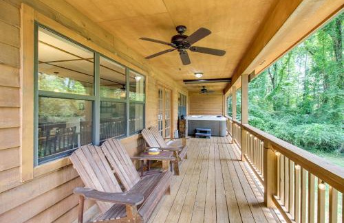 Whiteside House | Dock and Hot Tub Tennessee River Cabin Getaway