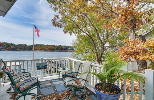 Lake Ozark House | Dock & Kayaks: Lake Ozark Family Retreat