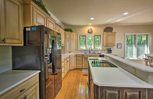Jones Mills House | Dock & Kayaks: Lakefront Hot Springs Home