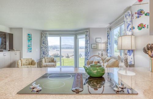 Lincoln City House | Dock of the Bay 108