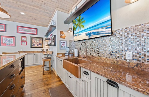 Gumlog House | Dockside Dawg on Lake Hartwell