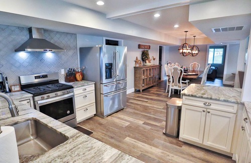 Fort Ann House | Dockside Estate- Spacious 2 home Estate, Hot Tubs, Lake Access, Gamerooms