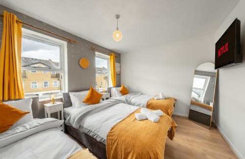 Canning Town North House | Dockside Home - 5 Comfy Beds-Perfect for Contractors and Families- Free Parking