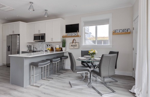 Downtown Wilmington Apartment | Dockside @ The Cove Riverwalk Villas