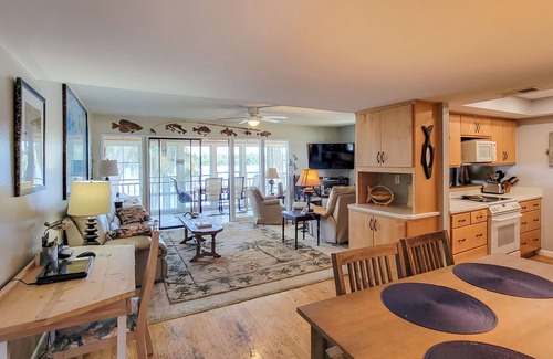 Welaka Condo | Dockside Vacation in Welaka