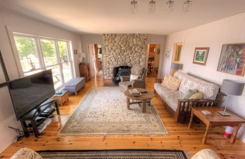 Rideau Lakes House | Dockview Splendour on Opinicon Lake