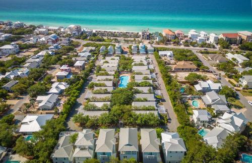 Seacrest House | Doctors Orders by AvantStay 5 MINS TO BEACH w Community Pool Hot Tub