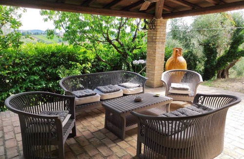 Torrevecchia Teatina House | Dog Friendly Apartment in Villa with Pool and Dog Area