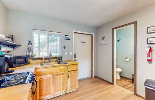 Grayland Condo | Dog-friendly, 1st-floor condo w/great location & hot tub - stroll to the beach
