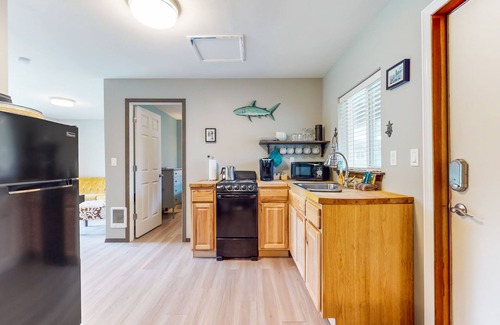 Grayland Condo | Dog-friendly, 1st-floor condo w/great location & hot tub - stroll to the beach