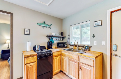 Grayland Condo | Dog-friendly, 1st-floor condo w/great location & hot tub - stroll to the beach