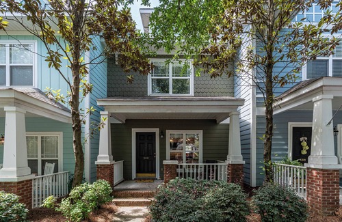 Columbia House | Dog-friendly 2 bd townhome - cozy and central