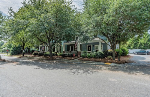 Columbia House | Dog-friendly 2 bd townhome - cozy and central