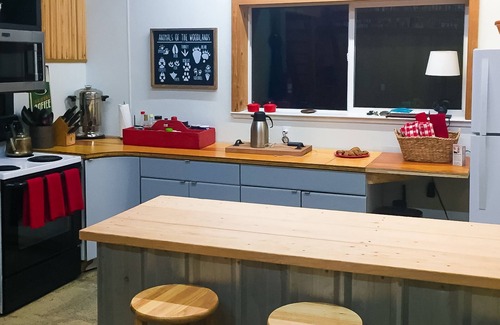 Kettle Falls Cabin | Dog-friendly 20-acre glamping camp with 2 cabins & firepit - near Columbia River
