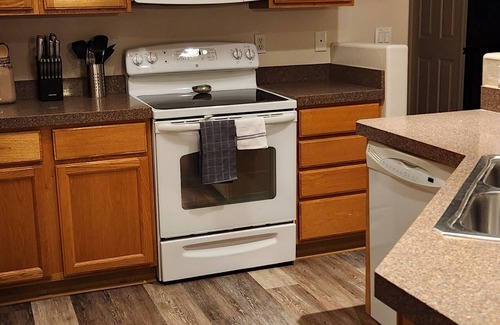 The Bluffs House | Dog-friendly 3-bedroom unit near Tucson National Golf Course