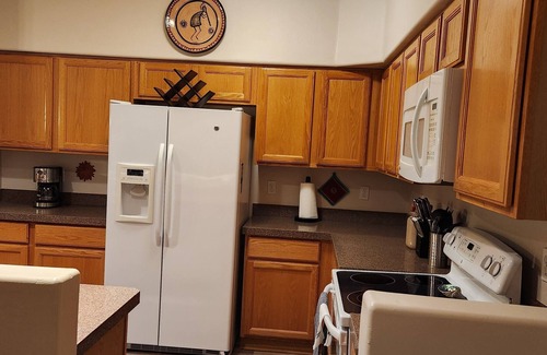 The Bluffs House | Dog-friendly 3-bedroom unit near Tucson National Golf Course