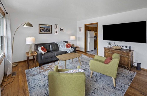 Knoxville House | Dog-friendly, 30 day minimum stay, Mid-Century Modern Haven