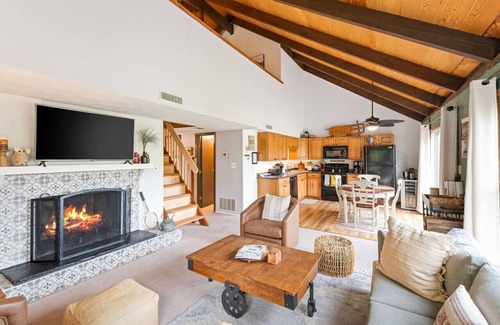 Basye Cabin | Dog Friendly 3BR/2BA with Loft and Mountain Views