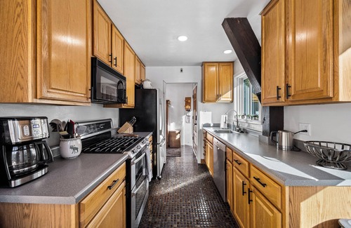 Olympic Valley Cabin | Dog Friendly, 3BR in Olympic Valley, on the Shuttle Route w/Mountain Views!