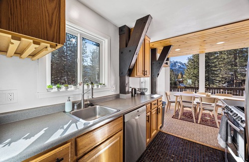 Olympic Valley Cabin | Dog Friendly, 3BR in Olympic Valley, on the Shuttle Route w/Mountain Views!