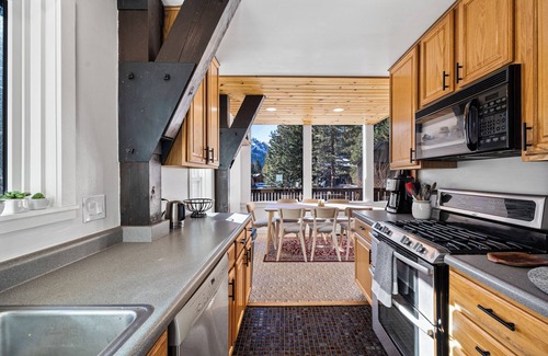 Olympic Valley Cabin | Dog Friendly, 3BR in Olympic Valley, on the Shuttle Route w/Mountain Views!