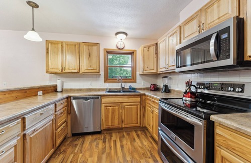 Lyndon Station Cabin | Dog-Friendly 5BR/3.5BA Cabin with Game Room, Fire Pit, Sleeps 15, Dells 10min